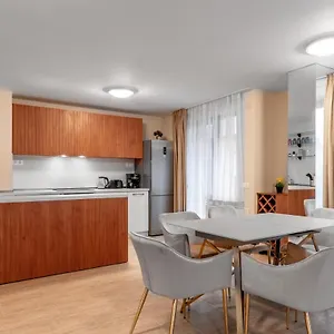  דירה Chic 2bd Flat With Modern Furniture On Aldomirovska By Flat Mаnager